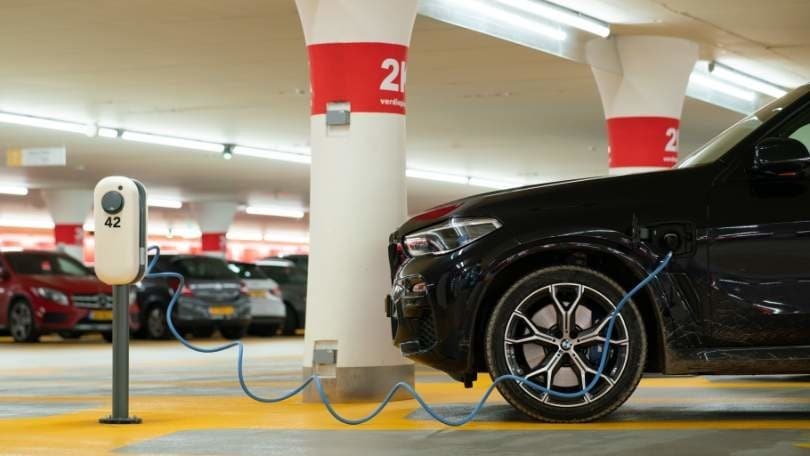 Auto elettriche: il Wyoming propone lo stop proprio nel 2035. Cosa succede?