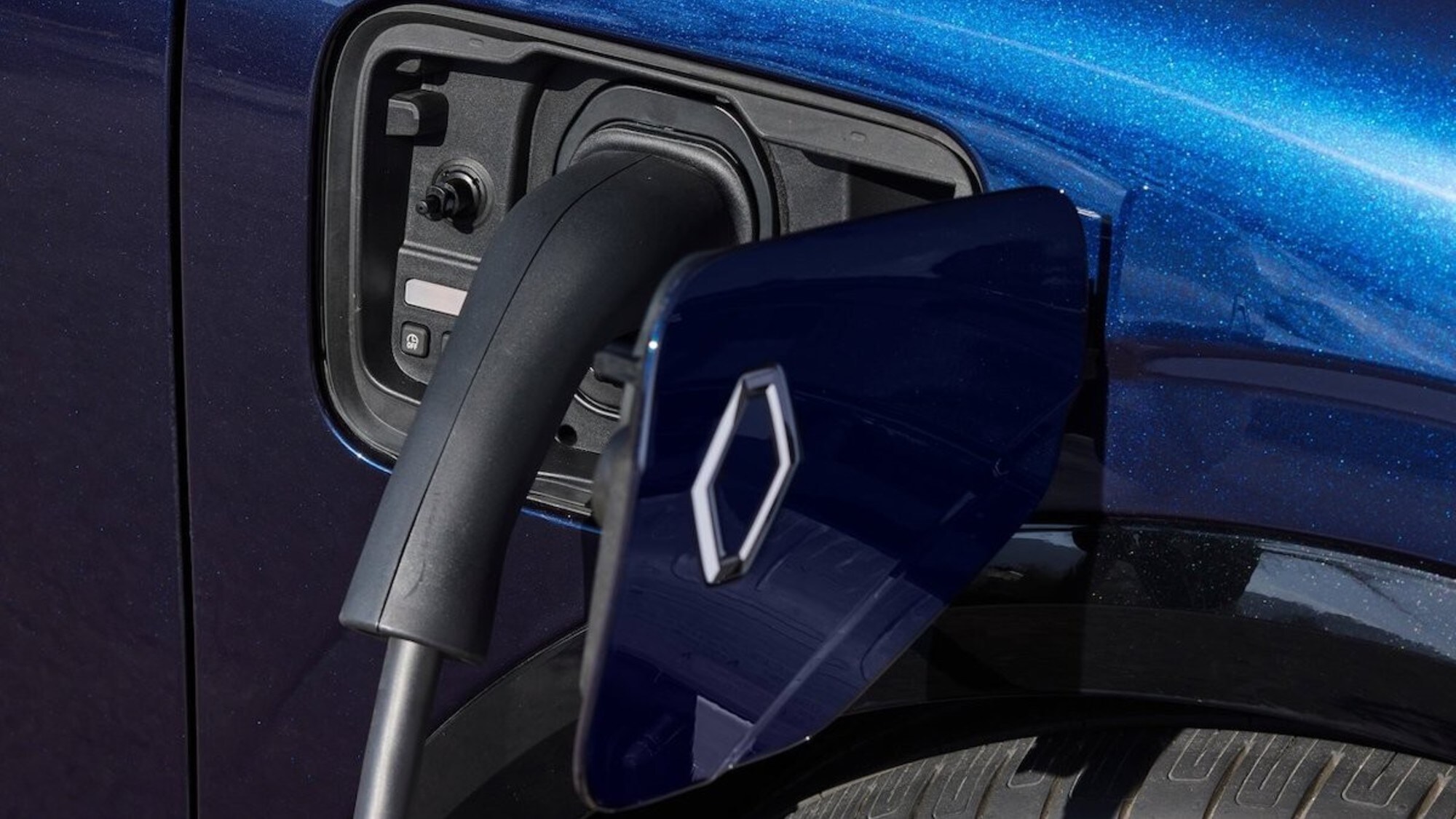 Renault, ecco la ricarica bidirezionale e un caricatore più efficiente