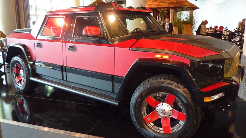 Follie russe: pelle di pene di balena per gli interni del SUV