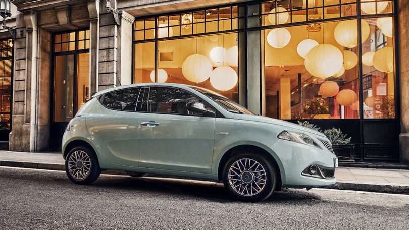 Lancia Ypsilon 2023, punta su eleganza e tecnologia