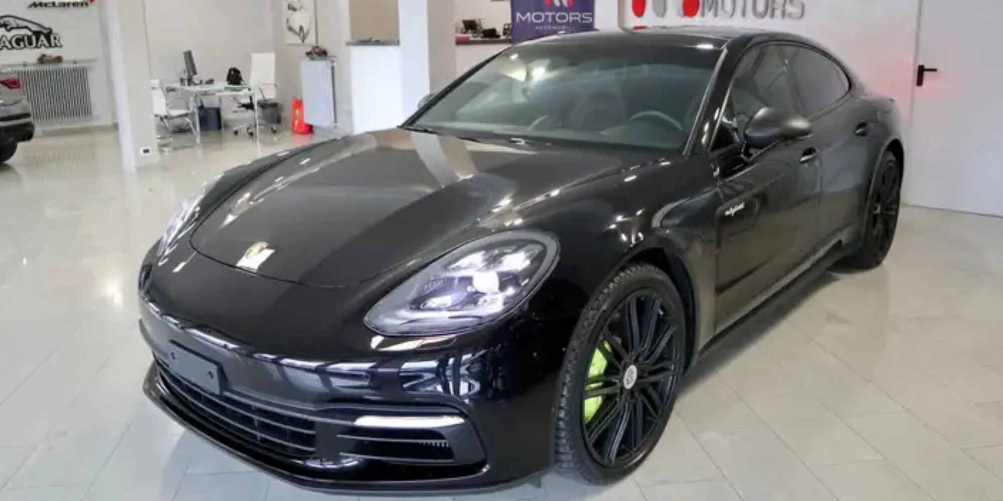 Gigio Donnarumma vende la sua Porsche Panamera