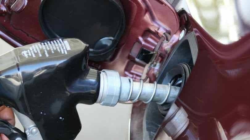 Benzina, non si arresta la crescita: è a 1,880 euro/litro al self