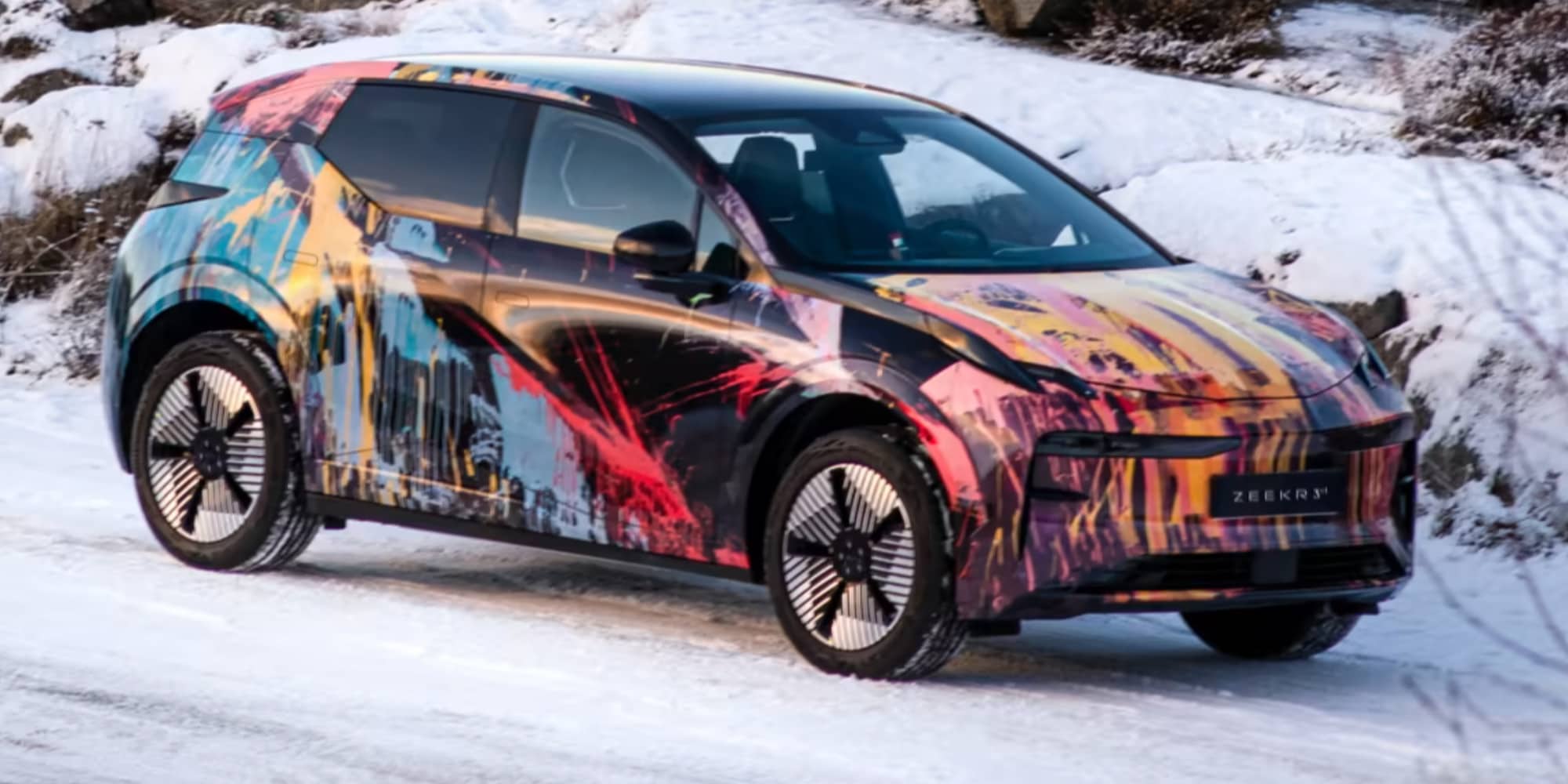 ZEEKR 003, sfida elettrica di Geely a VW in Europa