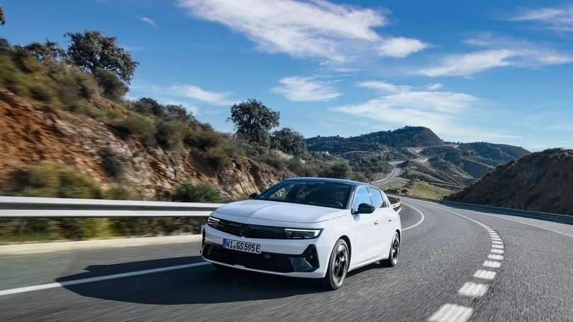 Test Opel Astra GSe e Astra Sports Tourer GSe: la gallery