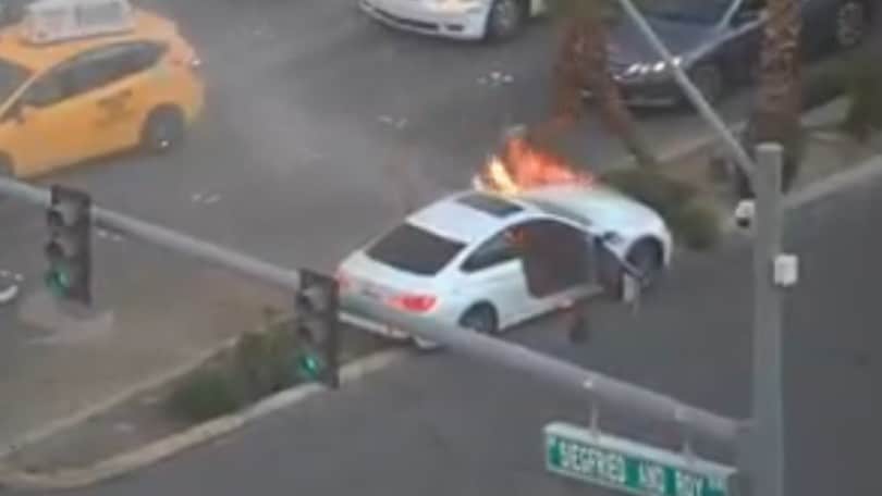 Poliziotto e passante salvano automobilista dalla BMW in fiamme!