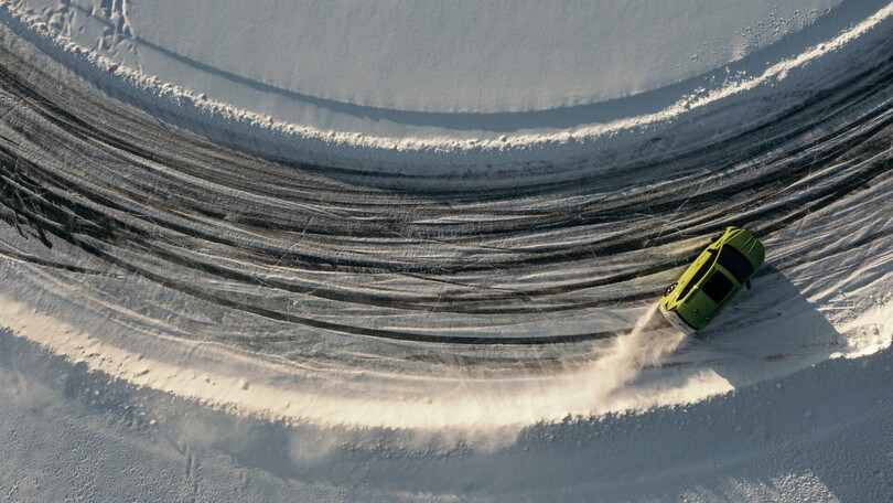 Skoda Enyaq RS iV, drift da oltre 7 km sul ghiaccio