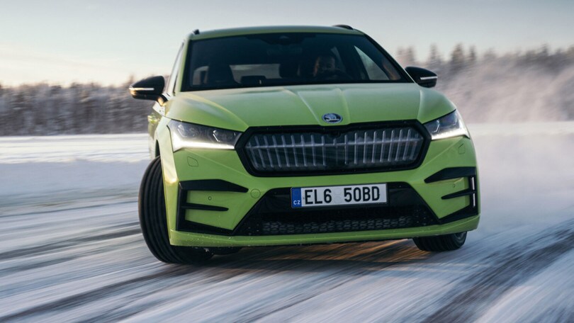 Drifitng infinito sul ghiaccio, Guinness da record per Skoda Enyaq