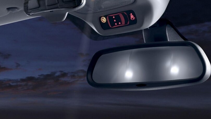 Specchietto retrovisore elettrocromico: i vantaggi che non conosci