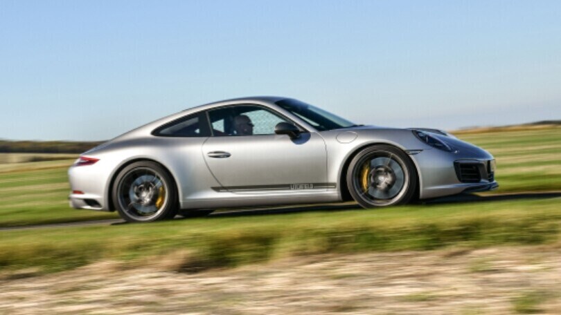 Porsche da 137mila euro venduta a 17mila: clamoroso errore in Cina