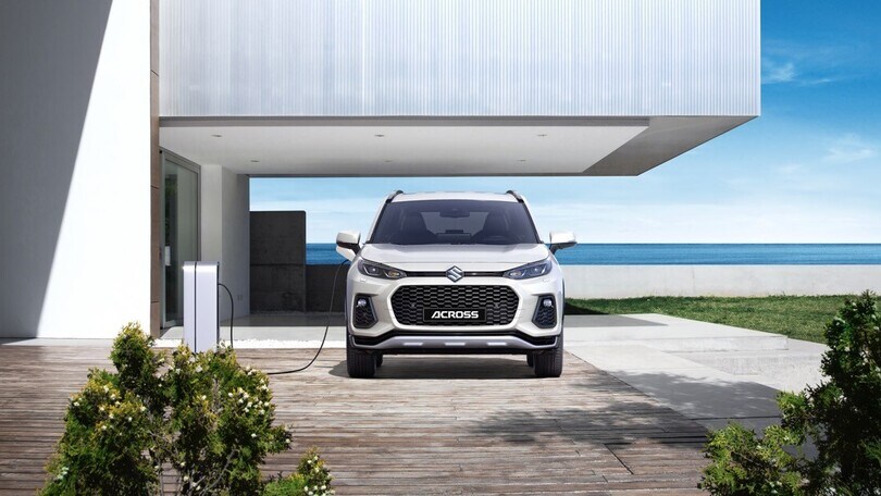 Suzuki Across plug-in 2023, ecco il restyling