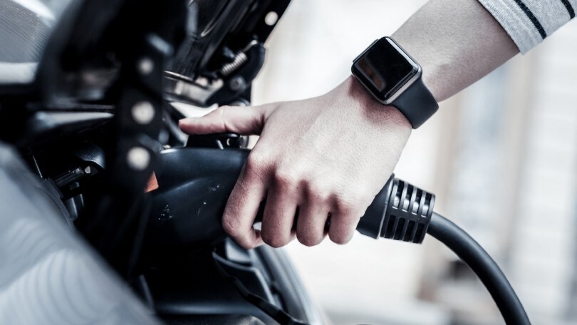 L'auto elettrica fornisce corrente in casa: la geniale trovata di un americano