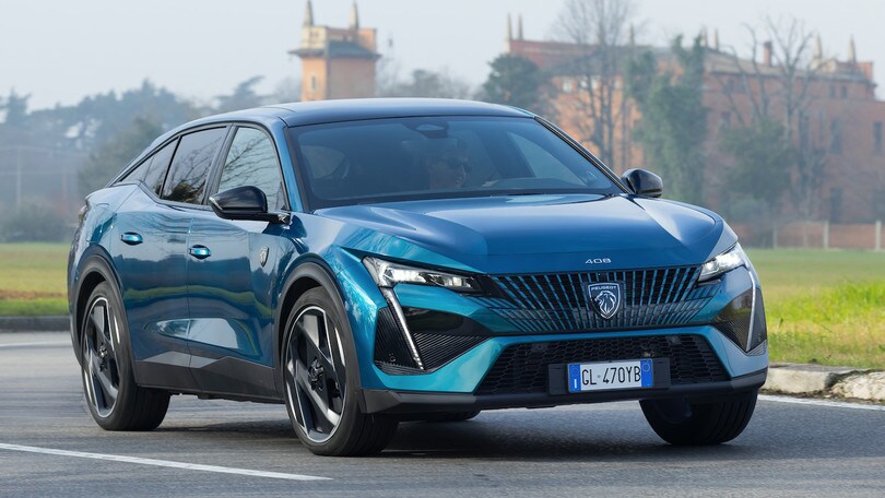 Sul nuovo numero di Auto: Peugeot 408 GT Hybrid, voglia di coupé