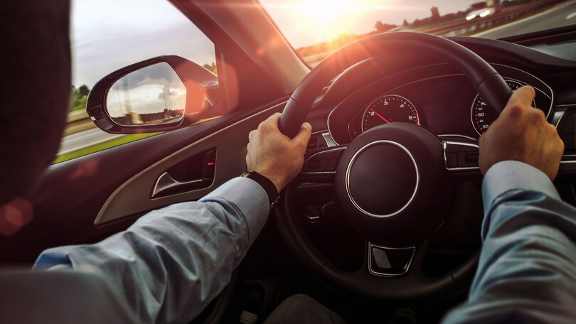 Il volante: sei sicuro di impugnarlo correttamente?