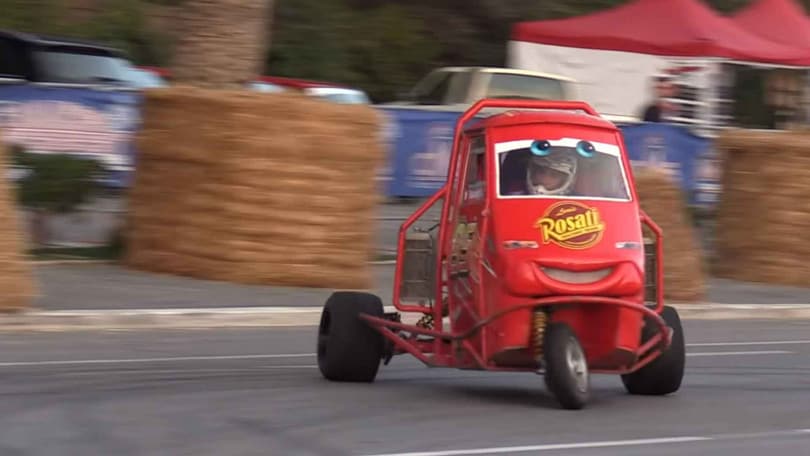 Tuning estremo: ecco una clamorosa Ape Car da corsa