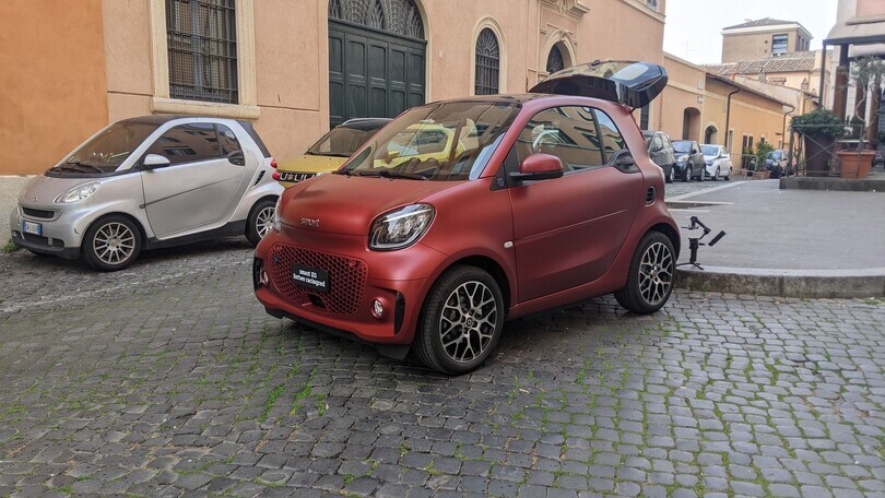Presentata oggi a Roma la nuova smart EQ fortwo racingred