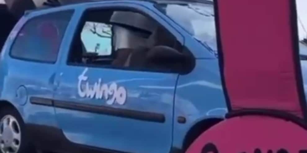 Al Carnevale spagnolo spunta il carro con la Twingo di Shakira