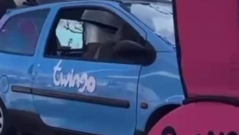 Al Carnevale spagnolo spunta il carro con la Twingo di Shakira
