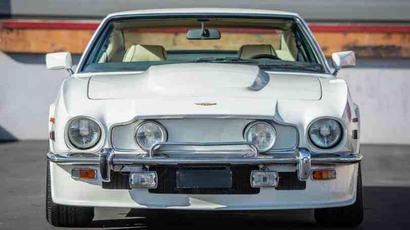 L'Aston Martin V8 Oscar India