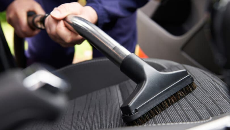 Pulire i sedili dell’auto: le 4 regole d'oro che nessuno conosce