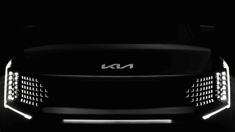 Kia EV9, le prime foto del SUV elettrico XXL