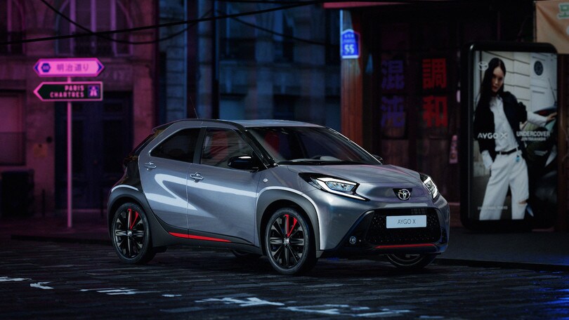 Toyota debutta alla Parigi Fashion Week con Aygo X Undercover