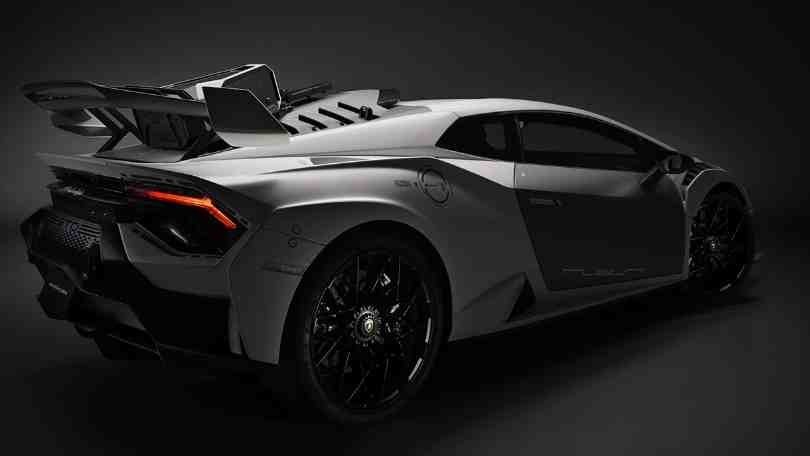 Lamborghini celebra i 60 anni insieme all'artista giapponese Ikeuchi