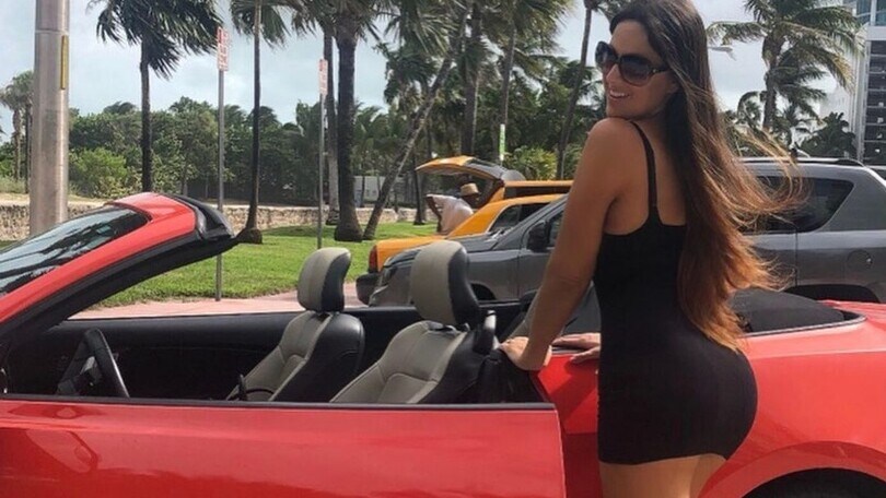 Claudia Romani, il suo cuore batte sì per il Milan ma anche per le supercar!