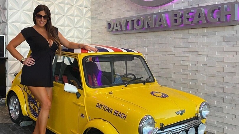 Claudia Romani, il suo cuore batte sì per il Milan ma anche per le supercar!