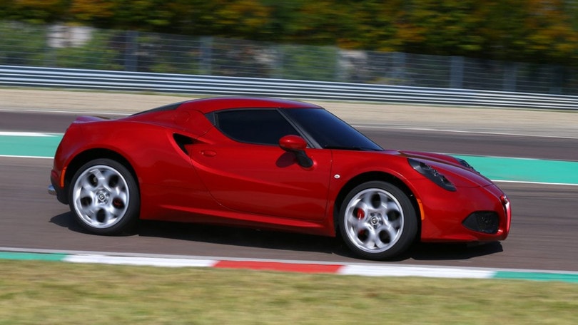 Alfa Romeo 4C, la supercar compatta che ha fatto sognare i puristi