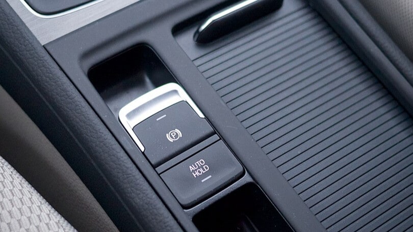 Auto, il freno a mano elettrico: cos'è e come funziona