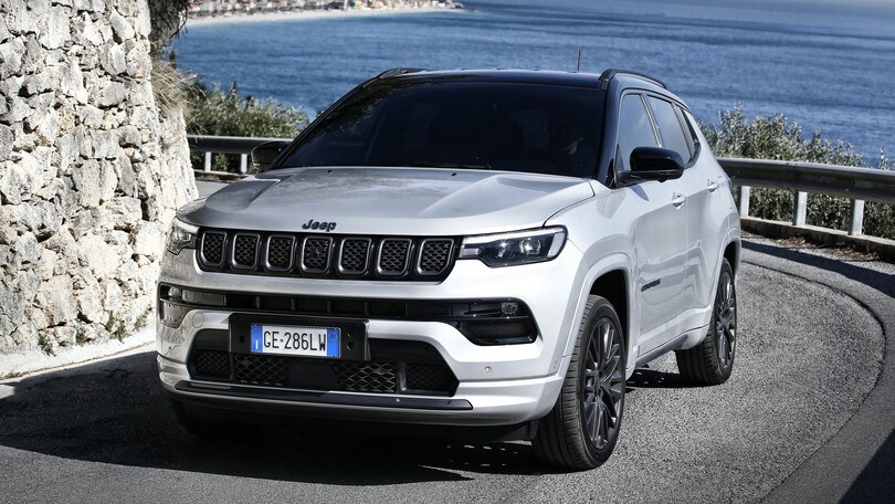 Jeep Compass 4xe, la prova del Suv ricaricabile