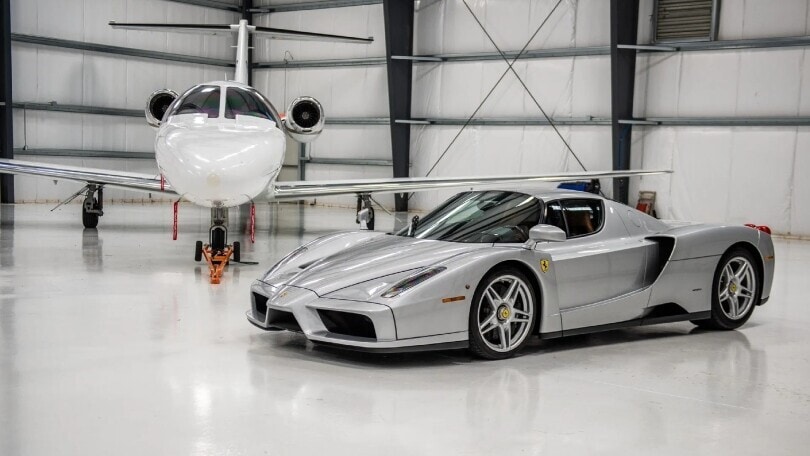 All'asta una rarissima e costosissima Ferrari Enzo Argento con soli 227 km