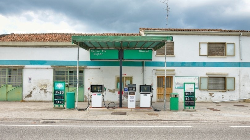 Distributori carburanti, nuove norme e sanzioni più lievi: cosa prevede il nuovo Decreto