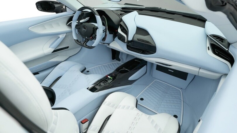 Mansory F9XX Tempesta Celeste, il tuning della SF90