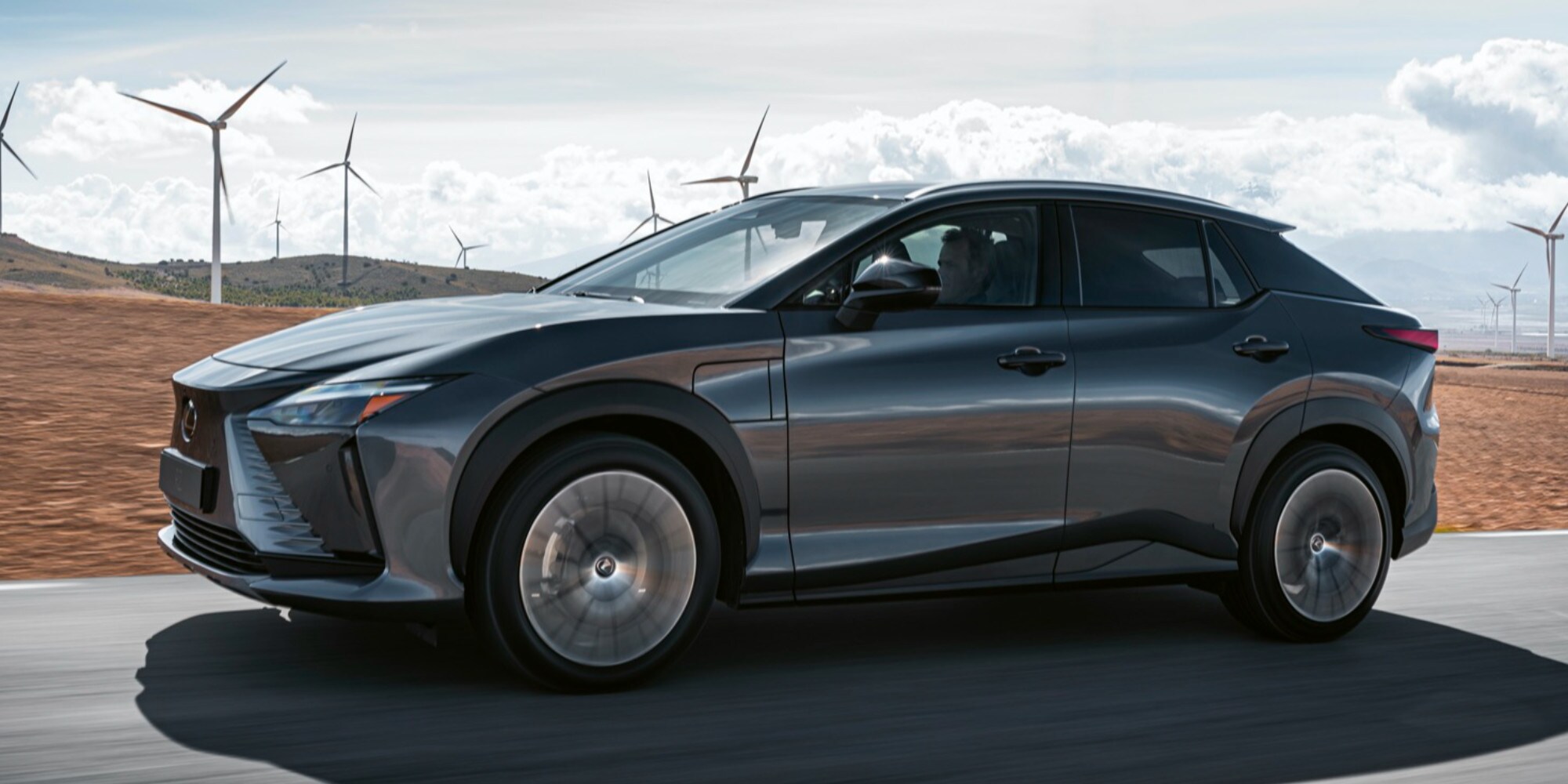 Lexus RZ 450e, abbiamo guidato un'astronave