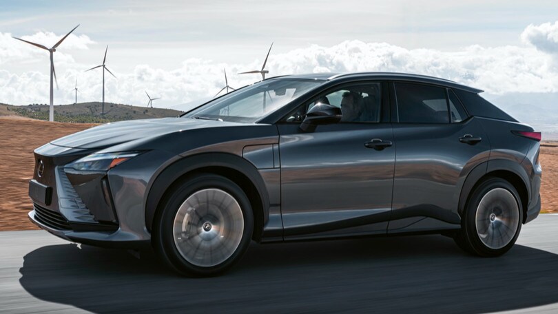 Lexus RZ 450e, abbiamo guidato un'astronave