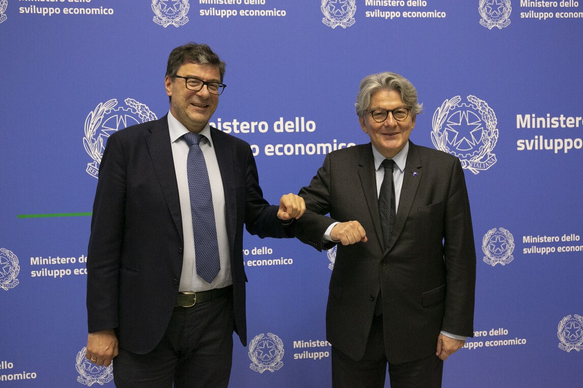 Breton sullo stop ai motori termici: "Nessuna decisione presa"
