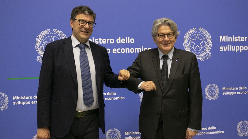 Breton sullo stop ai motori termici: "Nessuna decisione presa"