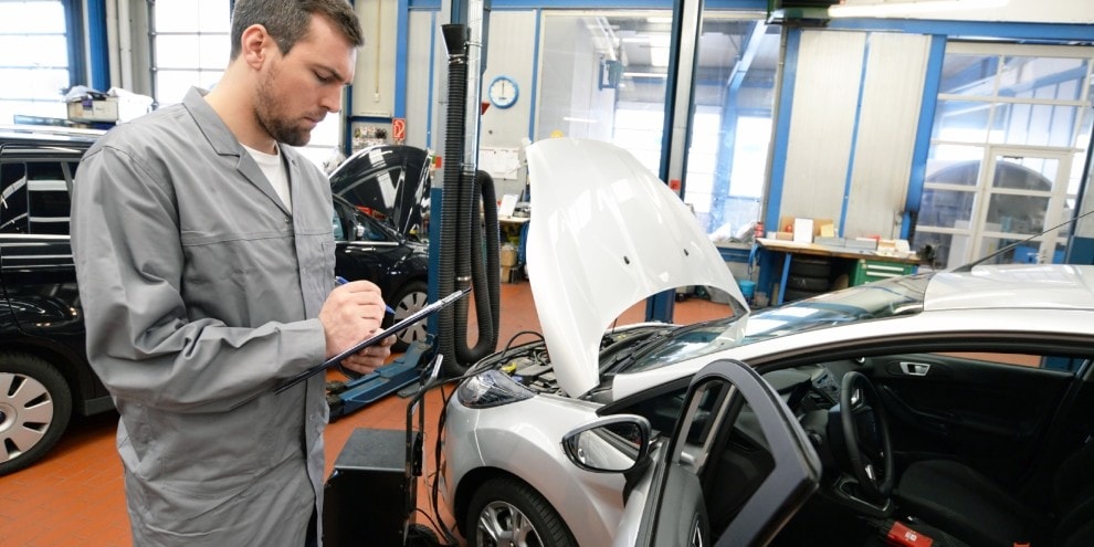 Revisione auto, polizze aumentate rispetto al 2021