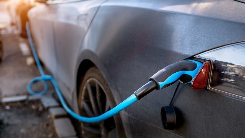 Rivoluzione elettrica in Europa: Norvegia e Islanda trainano il mercato green