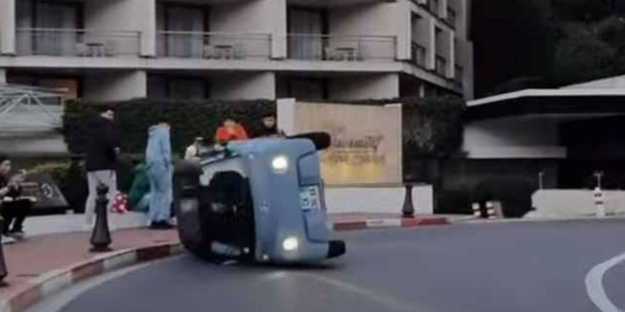 Citroën Ami elettrica si ribalta a Montecarlo