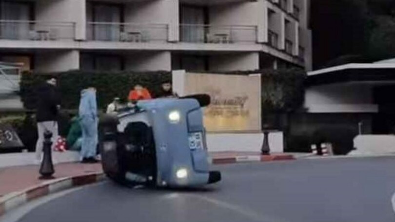Citroën Ami elettrica si ribalta a Montecarlo