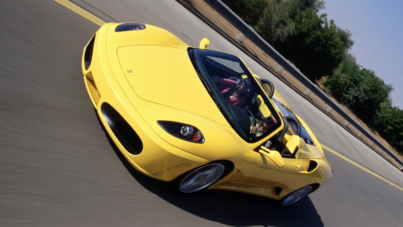 Ferrari Roma e le altre: le Rosse con il tetto in tela