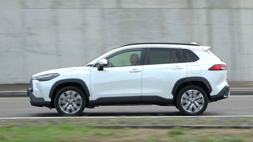 Toyota Corolla Cross, la prova su strada