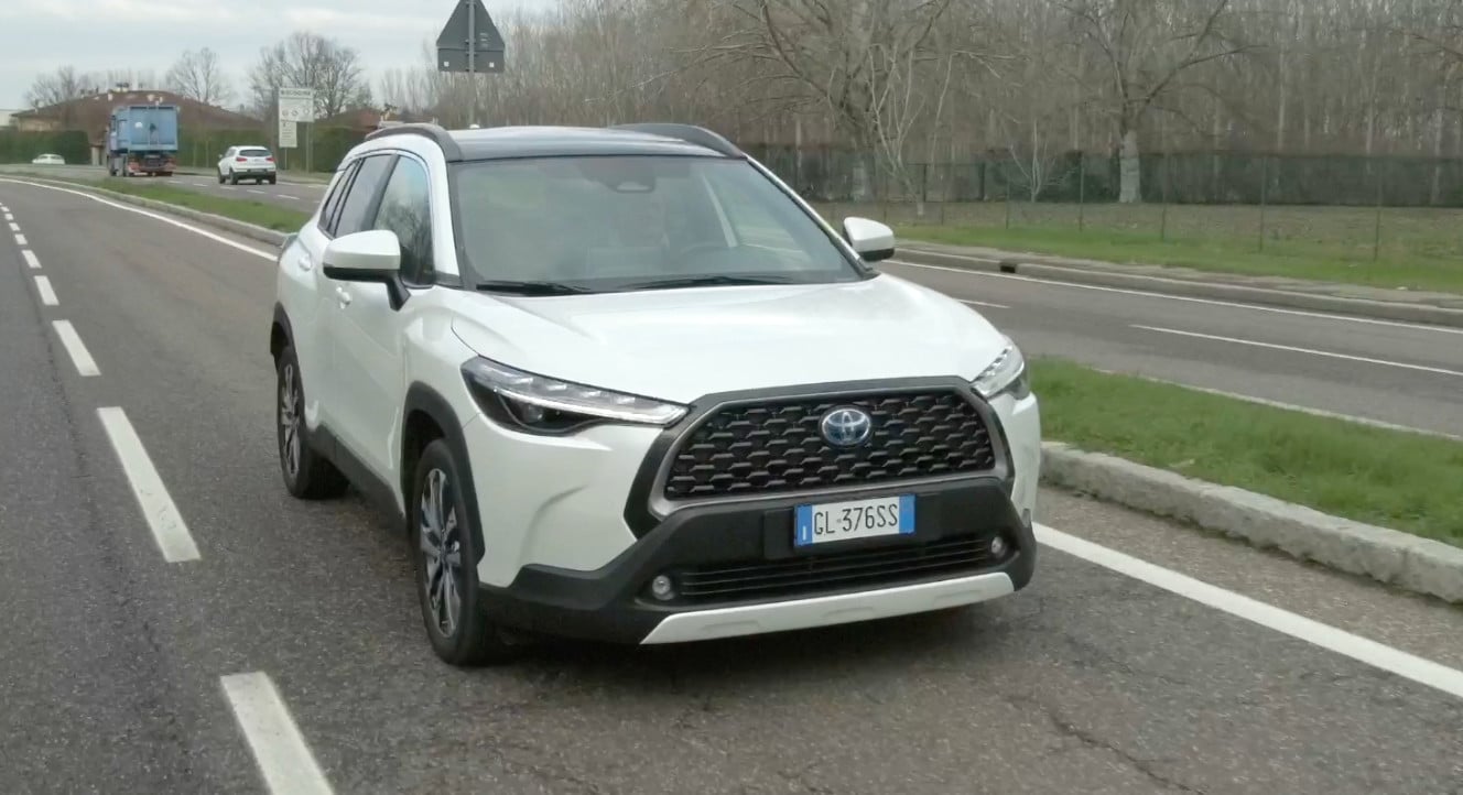 Toyota Corolla Cross, la guida completa all'acquisto: pro e contro