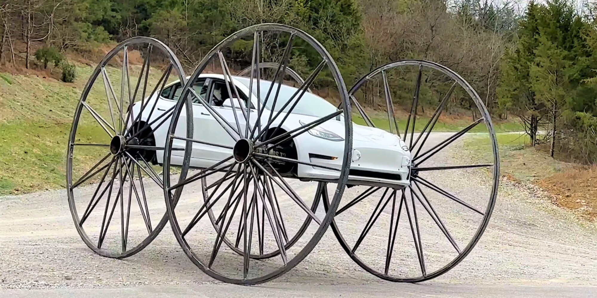 Tesla Model 3, impressionante con cerchi da 115 pollici!