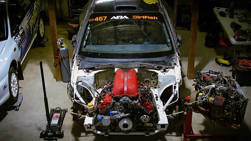 Subaru STI con motore V8 Ferrari, auto da rally estrema: il video