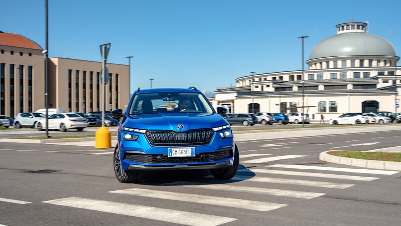 Skoda Kamiq Black Dots su strada