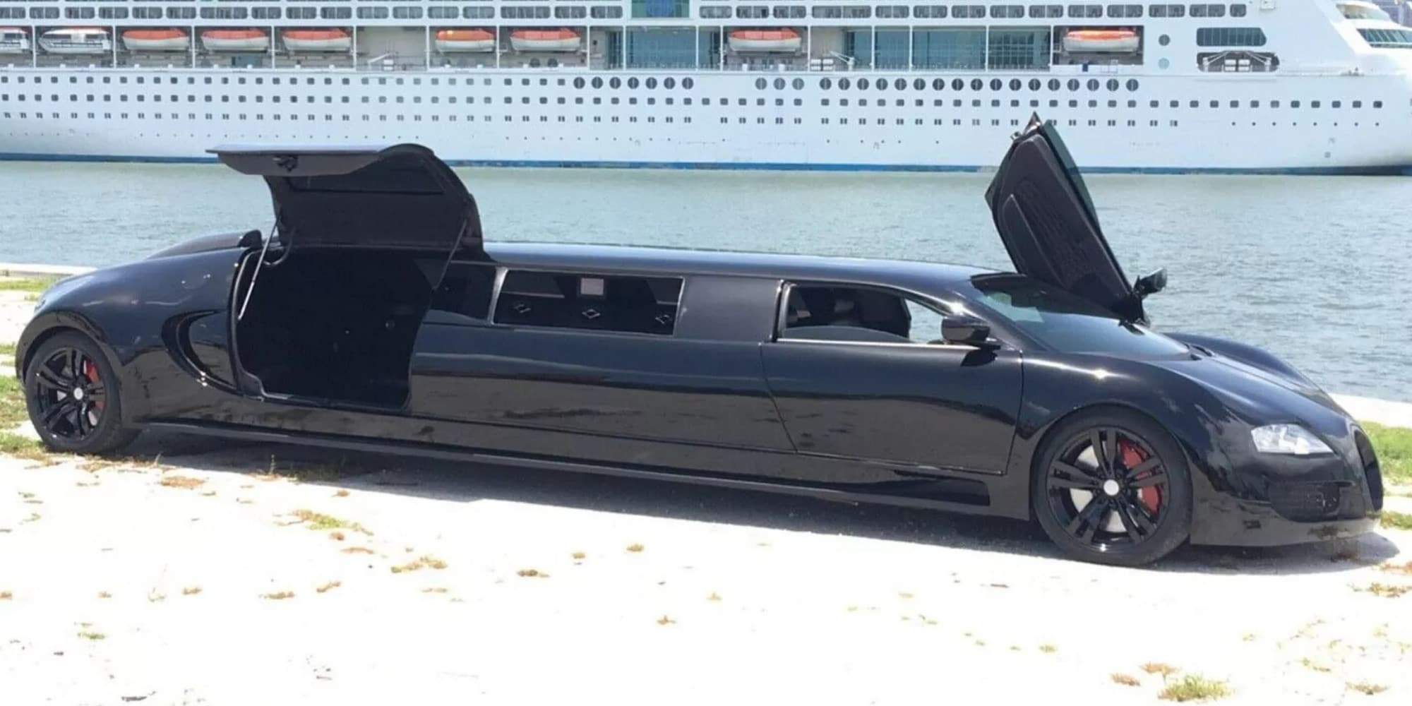 In vendita su eBay c'è la replica incompiuta della Bugatti Veyron Limousine