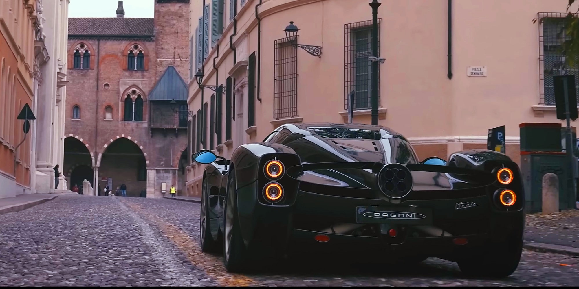 Pagani Utopia, la hypercar V12 incanta Mantova: il video